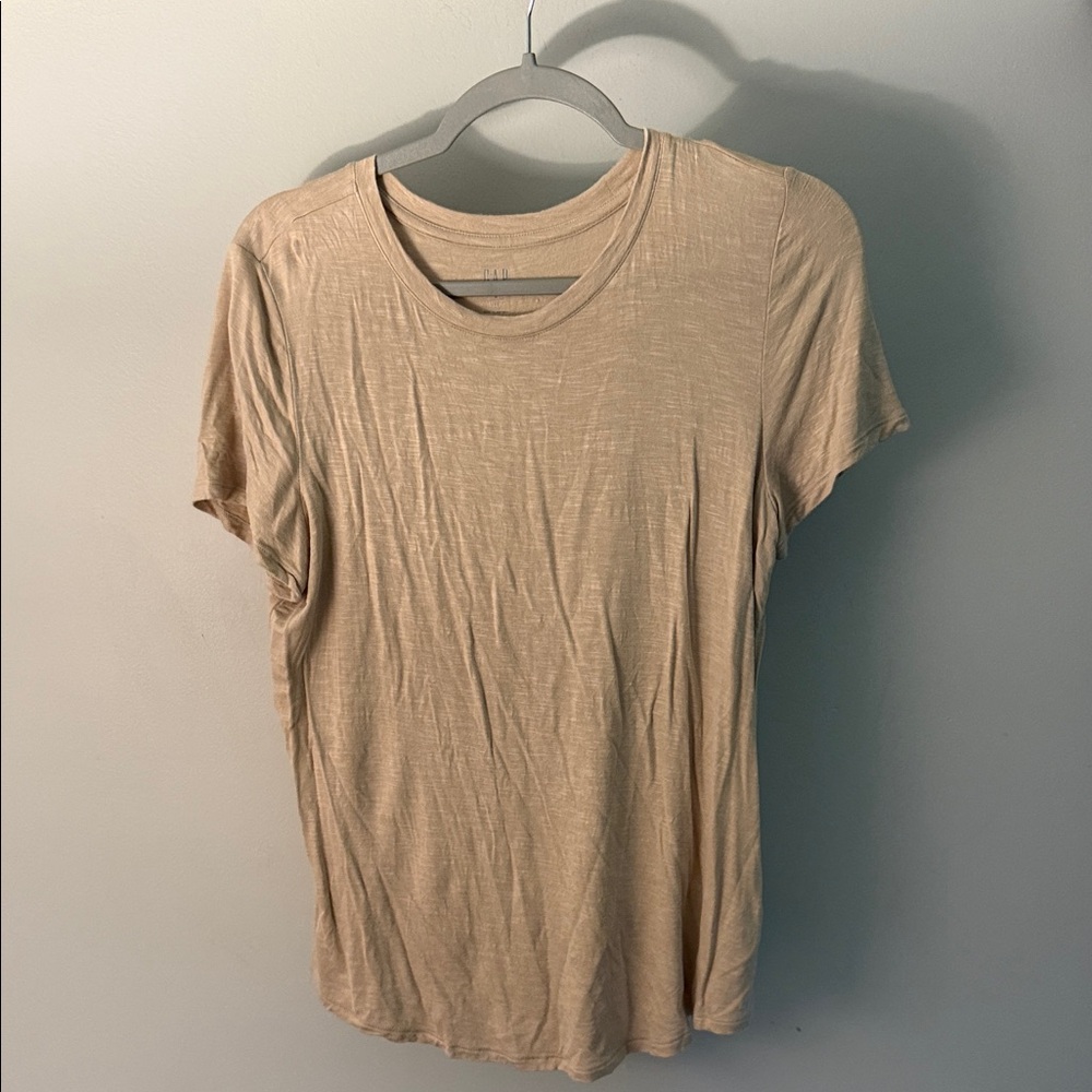 GAP Women's Short Sleeve Crewneck Tee in Beige Tan
